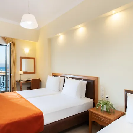 Pantheon Hotel 3*