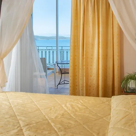 Pantheon Hotel 3*